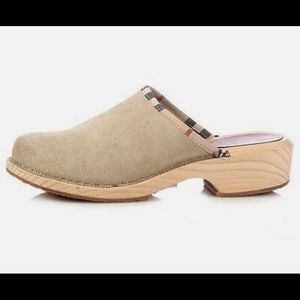 Burberry vintage clogs mules 90’s nubuck suede wooden 7.5  38 nude